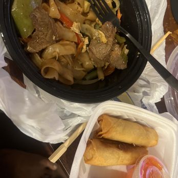 Rai Lay Asian Bistro - Drunken Noodles with Steak X Spring Rolls - Thai Near Me - Charlotte, North Carolina