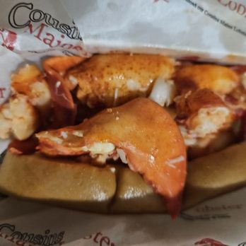 Cousins Maine Lobster - Cincinnati - Connecticut Lobster roll - Seafood Near Me
