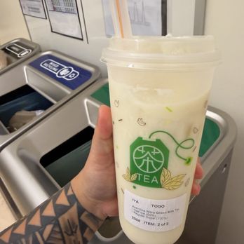 R&B Tea - Nitro - Jasmine Nitro Green Milk Tea going to trash - Bubble Tea Near Me - Milpitas, California