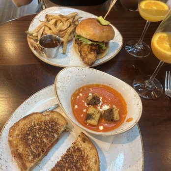 Wexford, Savannah's Irish Pub - chickwich sandwich and the grilled chz w tomato soup - Irish Pub Near Me - Savannah, Georgia