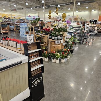 Sprouts Farmers Market - Inside the store - Grocery Near Me - Studio City, California Sprouts Farmers Market - Inside the store - Grocery Near Me - Studio City, California