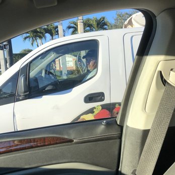 Edible Arrangements - Driver that gave me the finger because almost hit me - Gift Shops Near Me - Hollywood, Florida