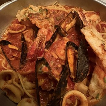 Francesco's Hole In the Wall - Seafood Fra Diavlo - Italian Near Me - Northbrook, Illinois Francesco's Hole In the Wall - Seafood Fra Diavlo - Italian Near Me - Northbrook, Illinois