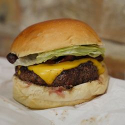 Tommi's Burger Joint - Bacon-Cheese-Burger