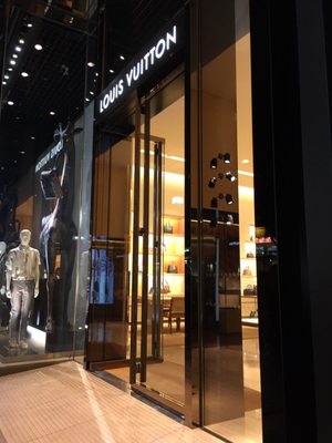 ルイ ヴィトン 表参道店 17 Photos Fashion 神宮前5 7 5 渋谷区 東京都 Japan Phone Number Yelp