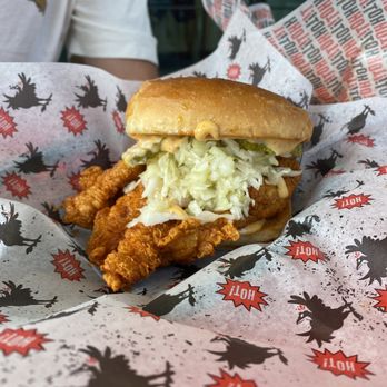 Howlin' Ray's - Chicken Sandwich - Southern Near Me - Pasadena, California Howlin' Ray's - Chicken Sandwich - Southern Near Me - Pasadena, California