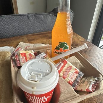 CAO Bakery & Cafe - Cafe con leche and Mandarin soda - Cuban Near Me - North Bay Village, Florida