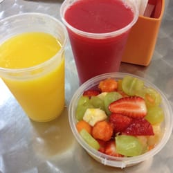 Hortifruti - Fruit salad, orange juice, and orange + beet + carrot juice