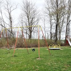 Kohler Memorial Park - Small playground between the two fields