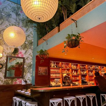 Leo's Oyster Bar - Inside - Bars Near Me - San Francisco, California