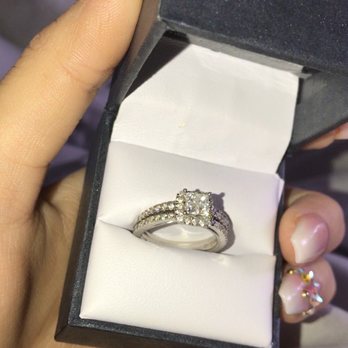 Cash America Pawn - It's not the prettiest of rings but worth $140? Try again, lady. - Jewelry Near Me - Redmond, Washington Cash America Pawn - It's not the prettiest of rings but worth $140? Try again, lady. - Jewelry Near Me - Redmond, Washington