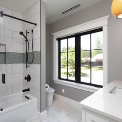 Main House Bathroom 2
Photo by: Amaryllis Lockhart
