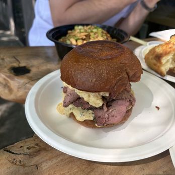 Biscuits BBQ - Trip tip sandwich - Barbeque Near Me - Napa , California