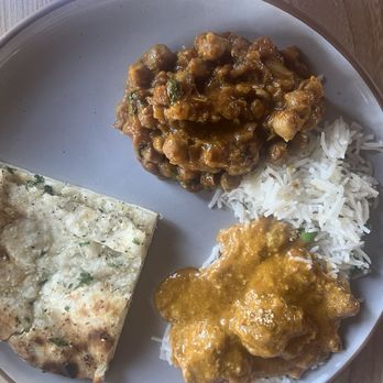 Noor Indian Fusion Kitchen - Garlic Cheese Naan, Chana/Garbanzo Masala (Vegan), jeer rice, Chicken Korma - Indian Near Me - Berkeley, California Noor Indian Fusion Kitchen - Garlic Cheese Naan, Chana/Garbanzo Masala (Vegan), jeer rice, Chicken Korma - Indian Near Me - Berkeley, California