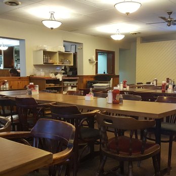 Town & Country Restaurant - a dining room with tables and chairs - Breakfast & Brunch Near Me - Guelph, Ontario Town & Country Restaurant - a dining room with tables and chairs - Breakfast & Brunch Near Me - Guelph, Ontario