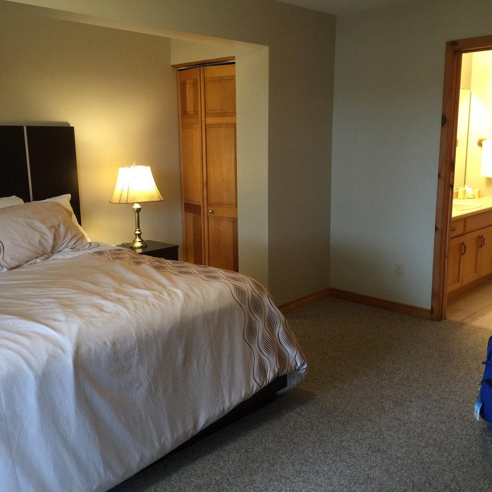 Calabogie Lodge - Master bedroom. - Resorts Near Me - Calabogie, Ontario