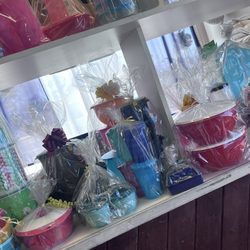 El Divino Salvador Del Mundo Restaurant Pupuseria - Tupperware containers sets  / endless options and sizes :) great for presents