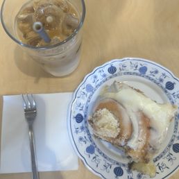 Cinnamon roll & iced latte