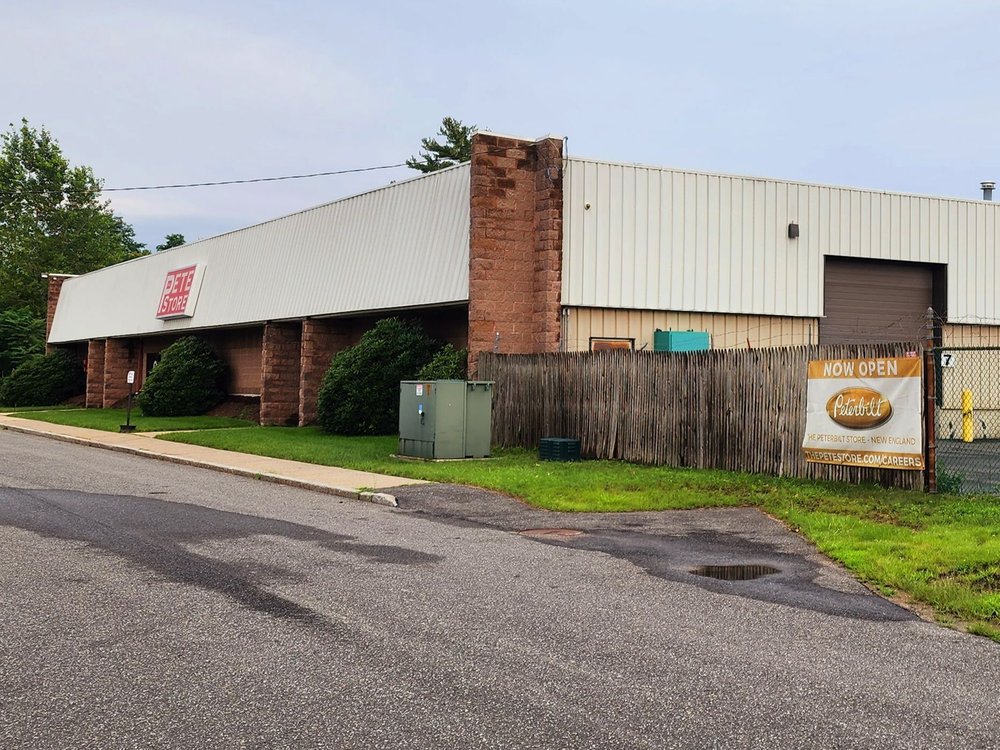 THE PETERBILT STORE WESTERN MASS Updated August 2024 11 Photos