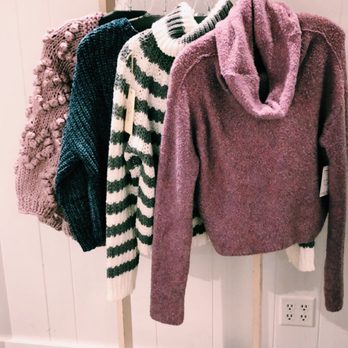 Vintage Charm - Women's Clothing Near Me - Zionsville, Indiana