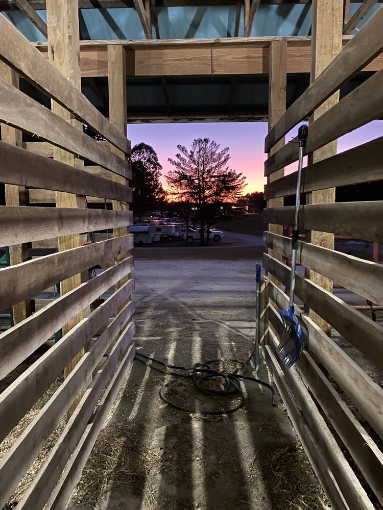 East Fork Stables Logo