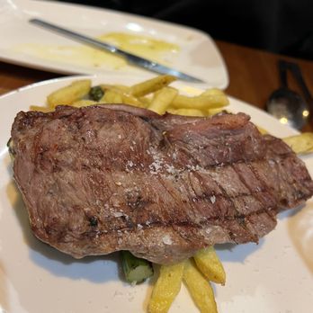 La Vinoteca - Tapas Bars Near Me - Granada, GR