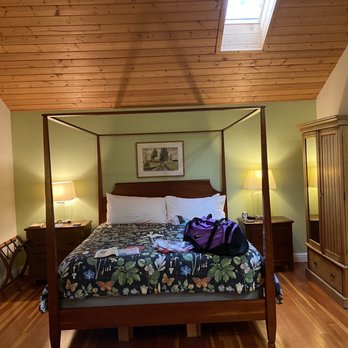 Coho Cottages - Bed - Vacation Rentals Near Me - Willow Creek, California