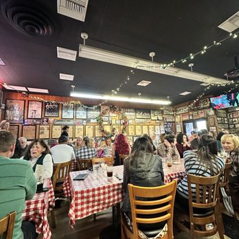 Luigi's - Large Dining Area - Italian Near Me - Bakersfield, California