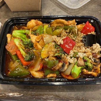 China Island - a tray of chicken and vegetables - Chinese Near Me - Mansfield, Texas China Island - a tray of chicken and vegetables - Chinese Near Me - Mansfield, Texas