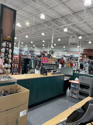 DICK'S Sporting Goods by null