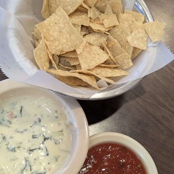 El Potro Mexican Cafe - The full chips and salsa spread before we destroyed it! - Mexican Near Me - Bonner Springs, Kansas El Potro Mexican Cafe - The full chips and salsa spread before we destroyed it! - Mexican Near Me - Bonner Springs, Kansas