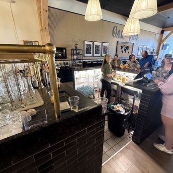 Oak x Vine - Wine Bars Near Me - Monroe, Georgia
