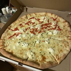 La Vera - White Pizza - mozzarella, ricotta, garlic - half roasted red pepper and half plain
