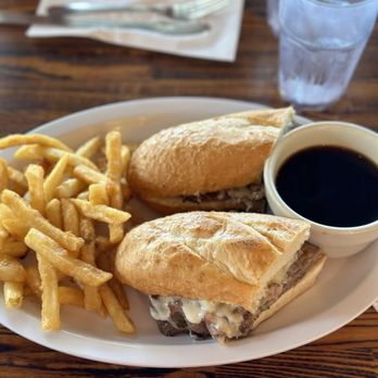 Apple Annie's - Roast beef dip - Bakeries Near Me - Oak Glen, California