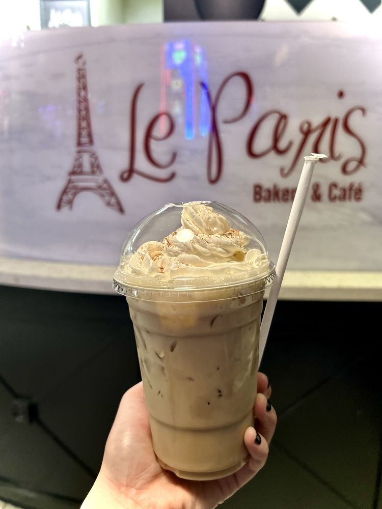Le Paris Bakery & Cafe Logo