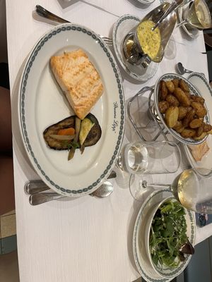 Brasserie Lipp by null