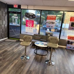 iFixScreens Lynbrook - Atmosphere