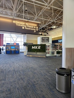 Milwaukee Mitchell International Airport by null