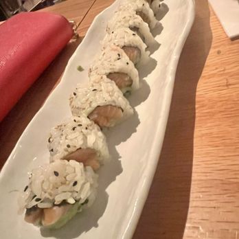 Makoto - Salmon avocado roll - Japanese Near Me - Miami Beach, Florida