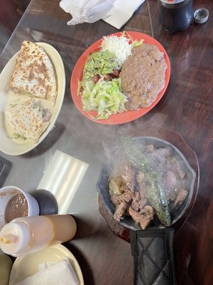 Dona Mary - Antojitos Mexicanos by null