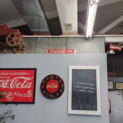 Ol' Boys Barbeque - Decor