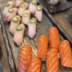 Hanasaki Sushi Bar - Hamachi belly & Salmon nigiri