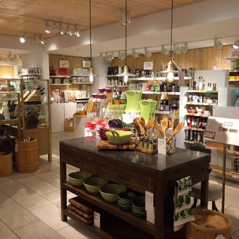 Crate & Barrel - Home Decor Near Me - West Hartford, Connecticut