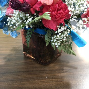 Creative Flowers n Dcor - The only thing in the bouquet I received of what he ordered were the roses, which were all browning. - Florists Near Me - Plainview, New York Creative Flowers n Dcor - The only thing in the bouquet I received of what he ordered were the roses, which were all browning. - Florists Near Me - Plainview, New York