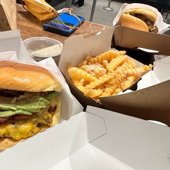 Shake Shack 6201 Hollywood - Hollywood & Gower - Burgers Near Me - Los Angeles, California Shake Shack 6201 Hollywood - Hollywood & Gower - Burgers Near Me - Los Angeles, California