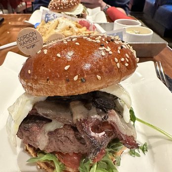Gordon Ramsay Burger Las Vegas - Burgers Near Me - Las Vegas, Nevada Gordon Ramsay Burger Las Vegas - Burgers Near Me - Las Vegas, Nevada