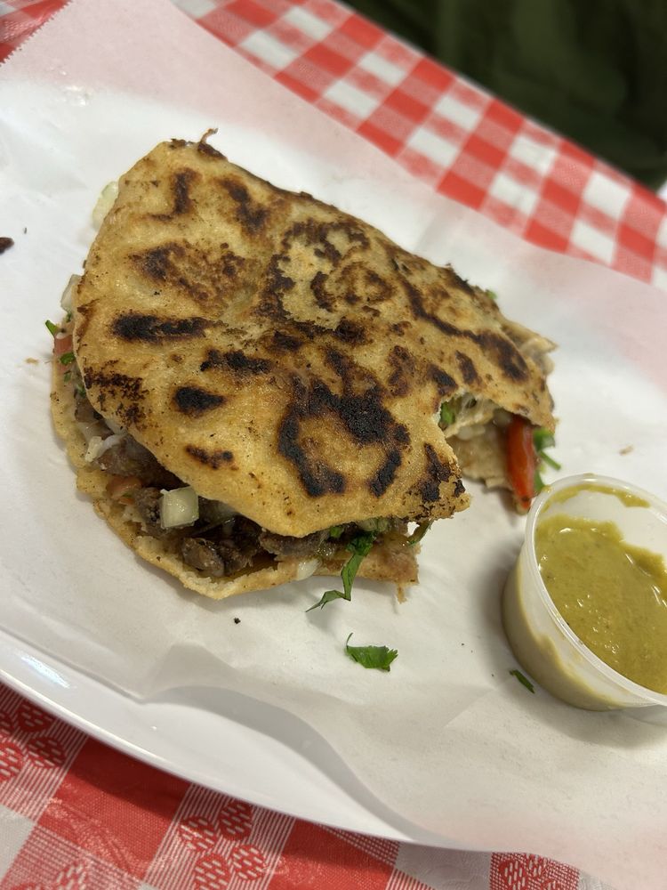 Los Primos Taqueria Logo