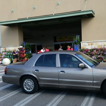 H-E-B Plus - Store front - Grocery Near Me - Austin, Texas