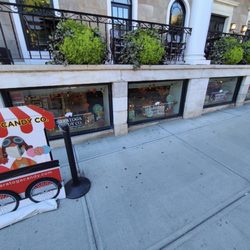 Saratoga Candy - Outside of store