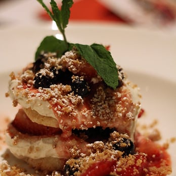 Earls Kitchen + Bar - Berry Shortcake - Canadian (New) Near Me - Edmonton, Alberta